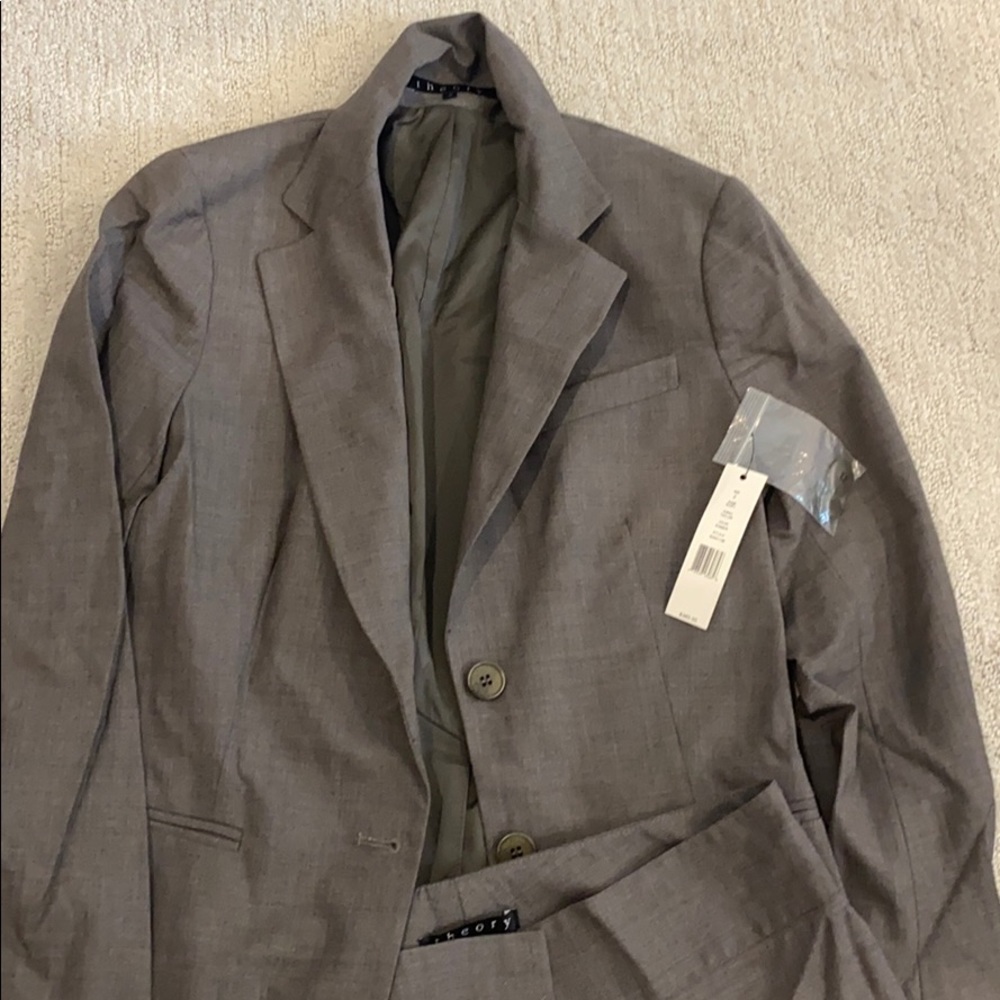Theory suit